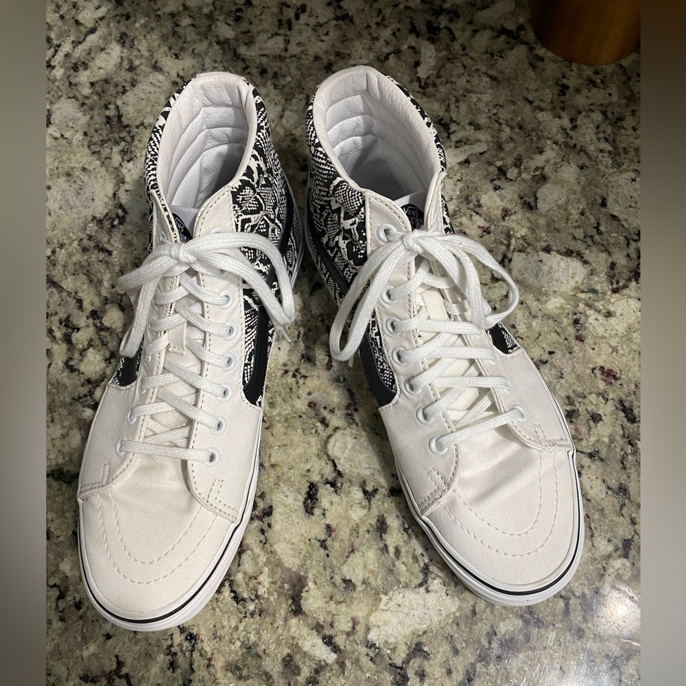 Vans Off the Wall Hightop unisex sneaks. Women’s size 10 / men’s size 8.5 - Picture 5 of 10